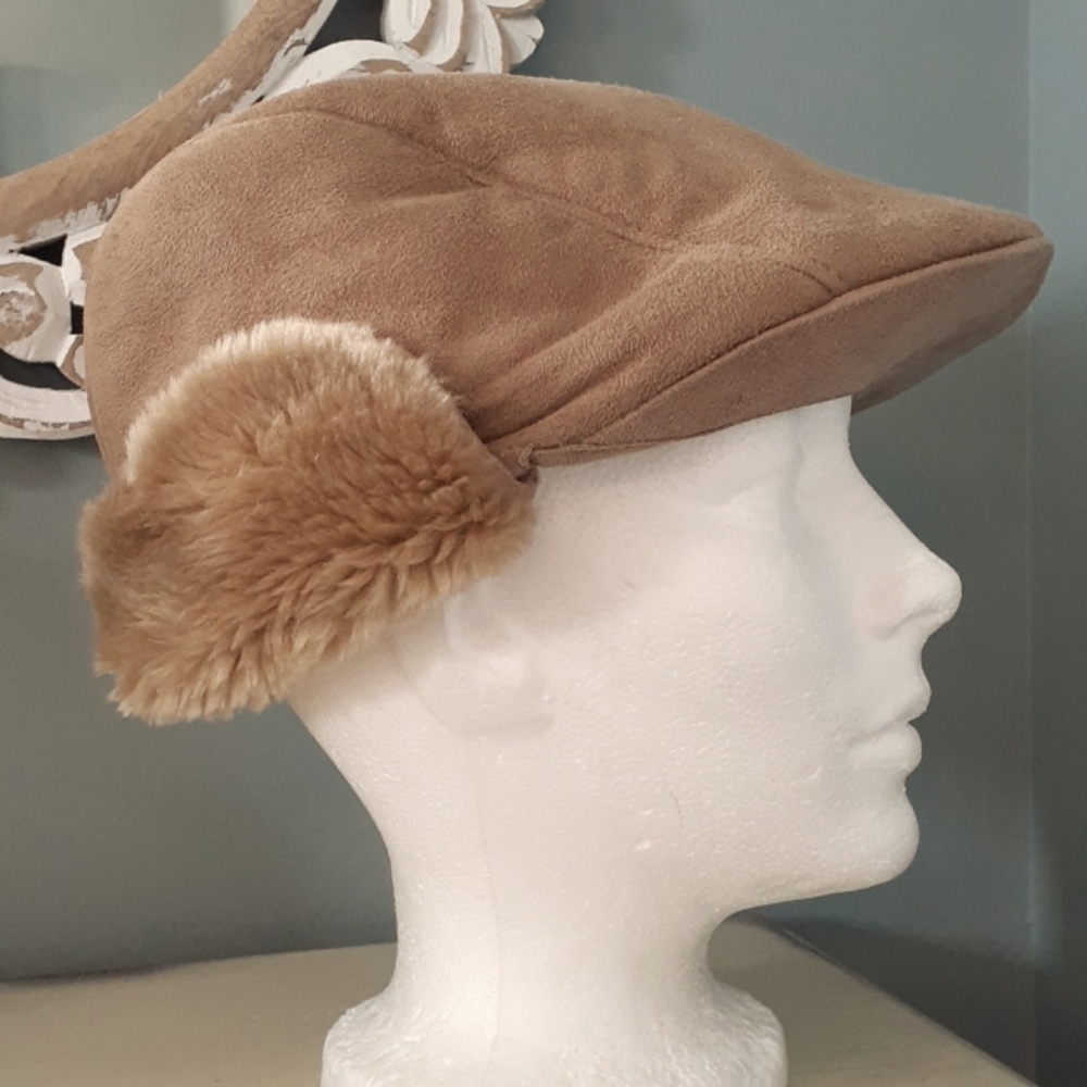 ^ Crown Cap Signature lined brimmed tan hat w ear flaps